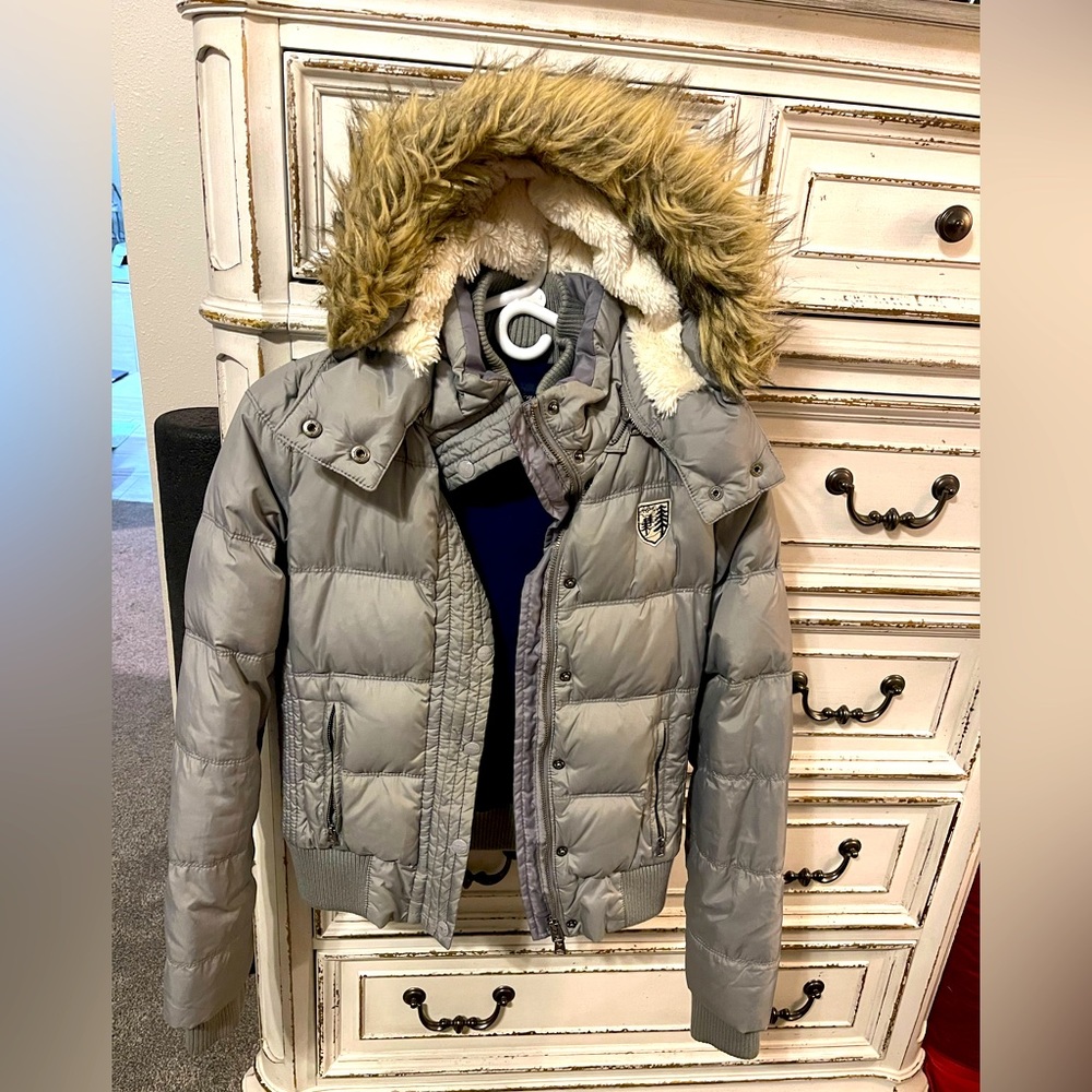 American Eagle puffer coat size small.